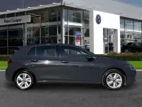 Usado VW Golf VIII Life 130 CV (95 kW) 2024 Gris Utilitario