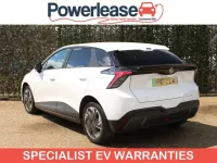 Begagnad MG MG4 EV SE 50 kW (69 HK) 2022 Vit Halvkombi