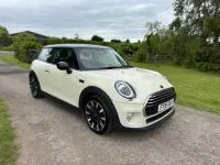 Usado Mini Cooper Exclusive 2019 Blanco Utilitario