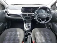 Begagnad Hyundai i10 Premium 2025 Svart Halvkombi
