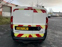 Usado Vauxhall Combo 95 HP (69 kW) 2017 Branco Monovolume