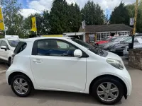 Used Toyota iQ 68 HP (50 kW) 2010 White Hatchback