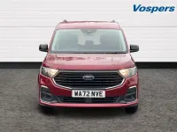 Usado Ford Tourneo Titanium 2022 Rojo Familiar