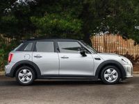 Używany Mini Cooper Classic 136 KM (100 kW) 2023 Srebrny Hatchback