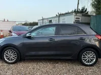 Usado Kia Rio 90 HP (66 kW) 2017 Cinzento Citadino
