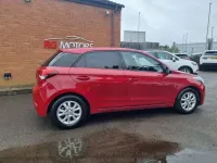 Używany Hyundai i20 SE 100 KM (73 kW) 2018 Czerwony Hatchback
