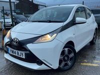 Used Toyota Aygo X-play 68 HP (50 kW) 2014 White Hatchback