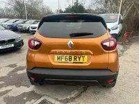 Used Renault Captur Iconic 90 HP (66 kW) 2018 Orange SUV