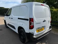 Usado Peugeot Partner 131 HP (96 kW) 2022 Branco Monovolume
