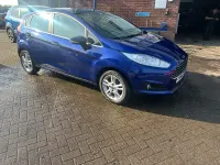 Używany Ford Fiesta Zetec 120 KM (88 kW) 2014 Niebieski Hatchback