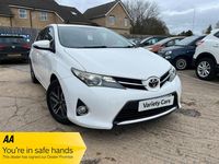 Used Toyota Auris Multidrive S 132 HP (97 kW) 2014 White Hatchback