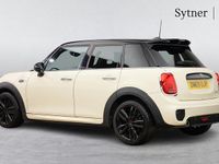 Used Mini Cooper Hatch 134 HP (98 kW) 2019 White Hatchback