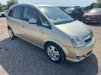 Used Vauxhall Meriva Design Edition 2009 Gold MPV