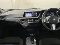 Begagnad BMW M135 Shadowline 306 HK (225 kW) 2023 Röd Halvkombi