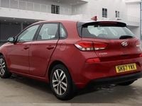 Used Hyundai i30 SE 120 HP (88 kW) 2017 Red Hatchback