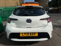 Used Toyota Corolla 122 HP (89 kW) 2021 White Hatchback