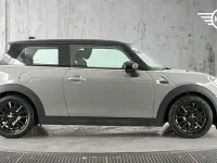 Usado Mini Cooper Classic 134 HP (98 kW) 2019 Cinzento Citadino