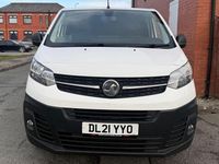 Second-hand Vauxhall Vivaro 100 CP (73 kW) 2021 Alb Monovolum