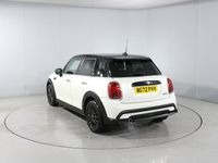 Usado Mini Cooper Classic 134 HP (98 kW) 2023 Branco Citadino
