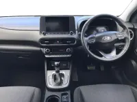 Używany Hyundai Kona SE 141 KM (103 kW) 2023 Niebieski SUV