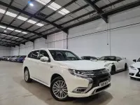Used Mitsubishi Outlander P-HEV 174 HP (127 kW) 2019 White Estate