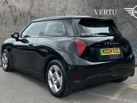 Begagnad Mini Cooper Classic 135 kW (184 HK) 2024 Svart Halvkombi