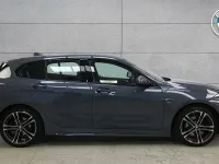Usado BMW 118 M Sport 134 HP (98 kW) 2023 Cinzento Citadino