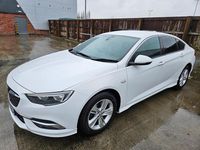 Used Vauxhall Insignia SRi 2017 White Hatchback