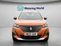 Begagnad Peugeot 2008 Allure+ 101 HK (74 kW) 2023 Orange SUV