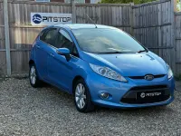 Usado Ford Fiesta Zetec 94 HP (69 kW) 2009 Azul Citadino