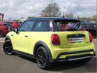 Used Mini Cooper Classic 134 HP (98 kW) 2022 Yellow Hatchback
