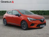 Używany Renault Clio V Evolution 90 KM (66 kW) 2023 Pomarańczowy Hatchback