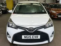 Używany Toyota Yaris 99 KM (72 kW) 2015 Biały Hatchback