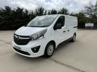 Usado Vauxhall Vivaro Sportive 120 HP (88 kW) 2019 Branco Monovolume