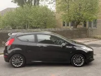 Usado Ford Fiesta Zetec 125 HP (91 kW) 2015 Preto Citadino