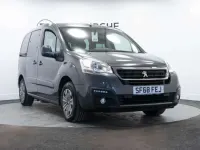 Begagnad Peugeot TePee Active 100 HK (73 kW) 2018 Grå Minibuss
