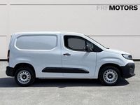 New Vauxhall Combo 100 HP (73 kW) 2025 P0pr kaolin white MPV