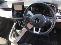 Gebraucht Renault Clio V Version S 101 PS (74 kW) 2020 Orange Kleinwagen