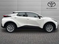 Second-hand Toyota C-HR 140 CP (102 kW) 2024 Alb SUV