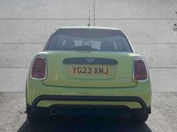 Usado Mini Cooper Classic 134 HP (98 kW) 2023 Amarelo Citadino