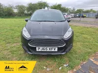 Begagnad Ford Fiesta Zetec 100 HK (73 kW) 2015 Svart Halvkombi