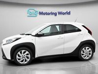 Used Toyota Aygo X PURE 72 HP (52 kW) 2022 White SUV