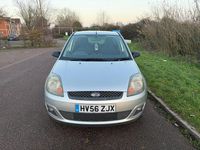 Usado Ford Fiesta Zetec 2006 Prateado Citadino