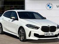 Begagnad BMW M135 Shadowline 306 HK (225 kW) 2024 Vit Halvkombi