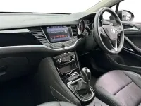 Usado Vauxhall Astra Elite 200 CV (147 kW) 2018 Negro Utilitario