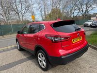 Used Nissan Qashqai Acenta 115 HP (84 kW) 2017 Red SUV