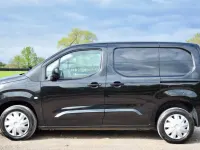 Second-hand Vauxhall Combo 100 CP (73 kW) 2023 Negru Monovolum