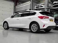 Begagnad Ford Focus Titanium 2020 Vit Halvkombi