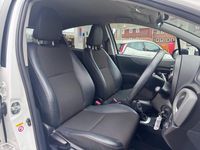 Used Toyota Yaris SR 99 HP (72 kW) 2013 White Hatchback