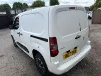 Second-hand Vauxhall Combo Edition 75 CP (55 kW) 2019 Alb Monovolum